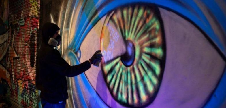 Presidente de Microsoft: lo que muestra la novela "'1984' de Orwell podría ser una realidad en 2024"
