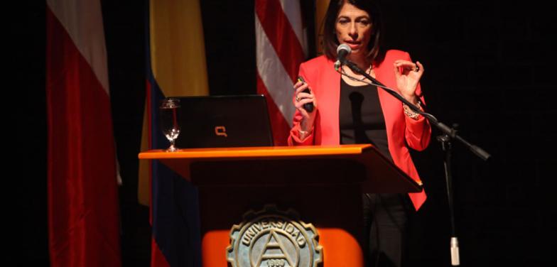 Cambiemos la conversación: miremos hacia adelante centrémonos en lo verdaderamente importante: la transformación del país