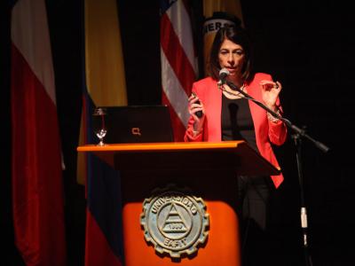 Cambiemos la conversación: miremos hacia adelante centrémonos en lo verdaderamente importante: la transformación del país