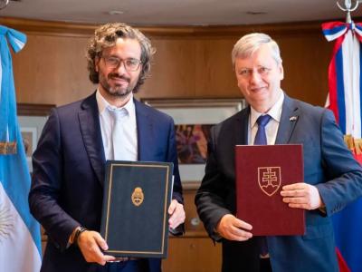 Argentina y Eslovaquia firmaron acuerdo de intercambio laboral y turístico para jóvenes