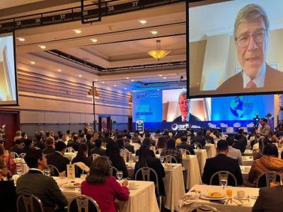 Colombia no puede ir sola en transformación energética, dice Jeffrey Sachs